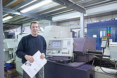 上KK玩经典射击游戏CS1.6，春节万元现金等你来赢！